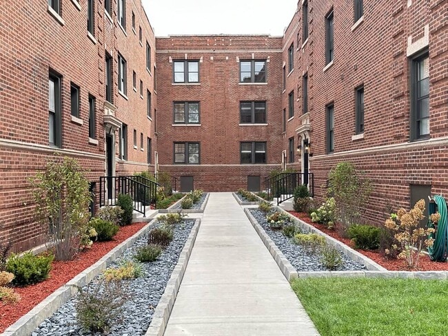 Building Photo - 1138 Oak Ave