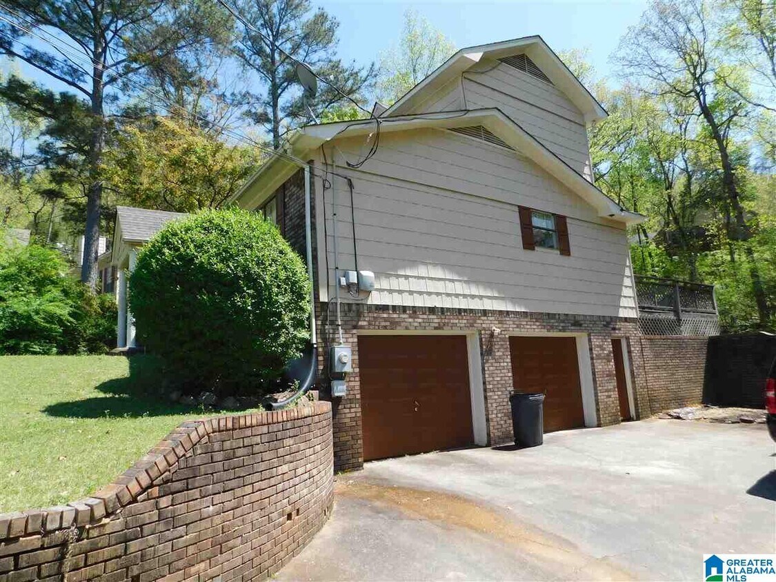 Foto del edificio - 1403 Cabin Hill Rd