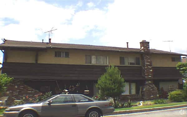 Building Photo - 343 S Arroyo Dr