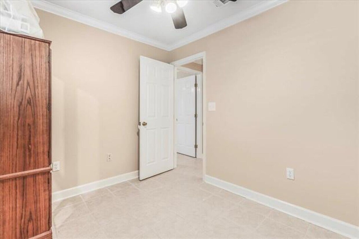 Foto principal - Coastal 3 Bedroom Home Available Now!