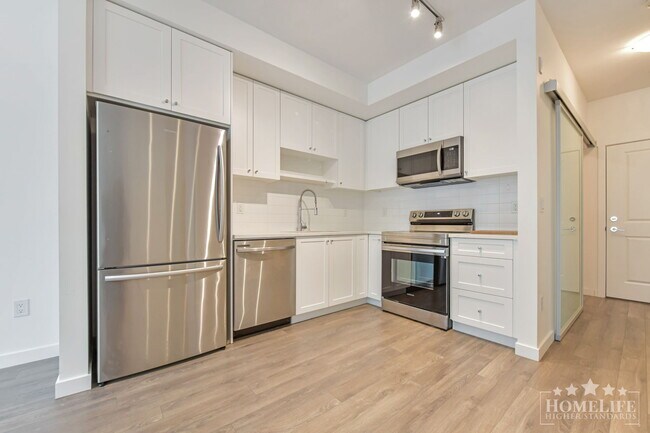 Building Photo - Modern 1 Bedroom Condo with Den at Fleetwood Village Two — Well-Kept Building with Excellent Amen...