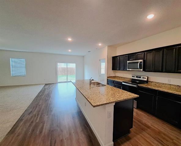 Foto del edificio - 808 Peach Tree Ln