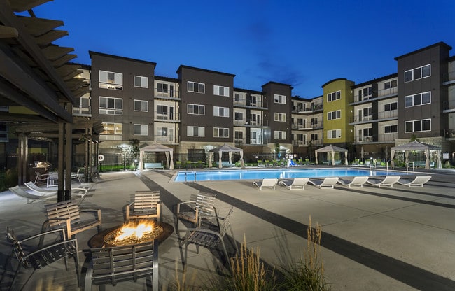 Primary Photo - Residences at 62W