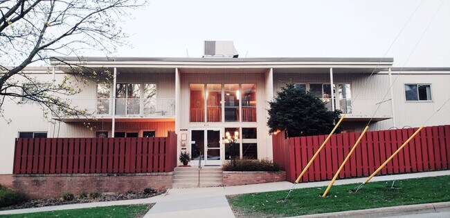 Vista de la puerta principal - 410 6th Ave SW