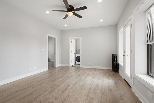 Foto del edificio - 6917 N Lakewood Ave