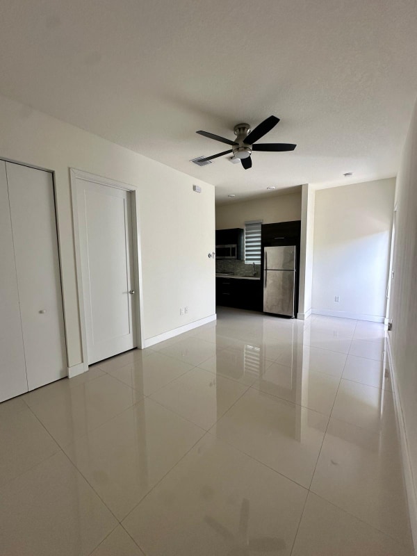 Foto del edificio - 6681 NW 104th Ave