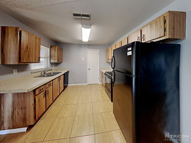 Building Photo - 152 Mante Dr