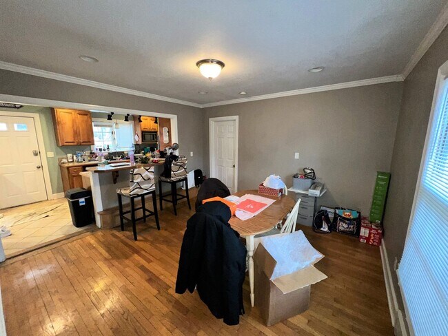 Foto del edificio - Pre-Leasing for 24/25 School Year
