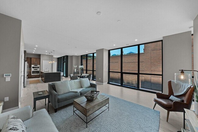 Foto del edificio - 250 W Spring St