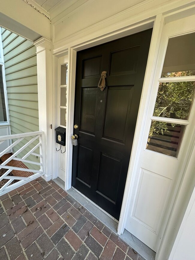 Building Photo - 503 Newport Ave