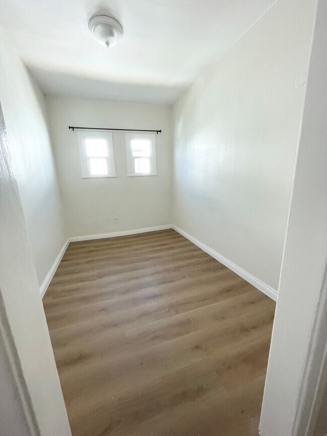 Den/Office - 518 N Spaulding Ave