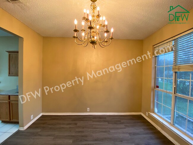 Foto del edificio - 2805 Crater Lake Ln