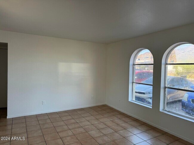 Building Photo - 10213 N 15th Ave