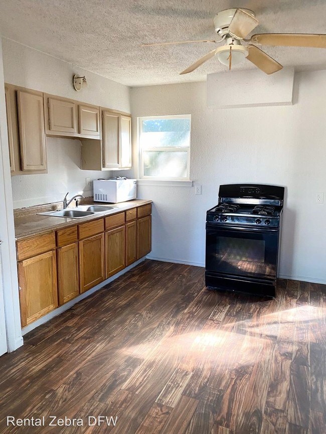 Foto del edificio - 3 br, 1 bath House - 201 W. Midway Dr.