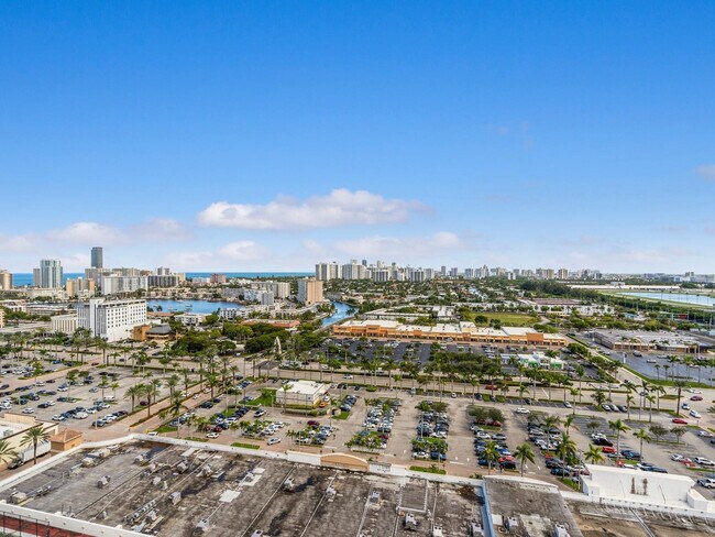 Foto del edificio - 1745 E Hallandale Beach Blvd