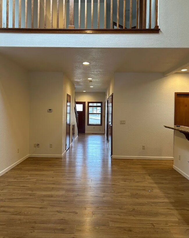 Foto del edificio - East Medford 2 bedroom 1.5 bathroom 2 story townhome