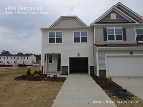 Building Photo - 4944 Arkose Dr