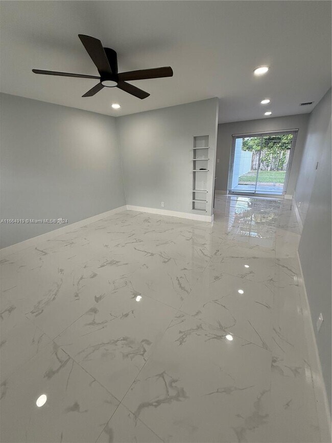 Foto del edificio - 2031 SW 63rd Ave