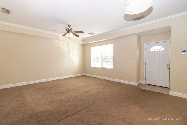 Foto del edificio - Charming 2 Bedroom 2.5 Bath Townhome in Be...