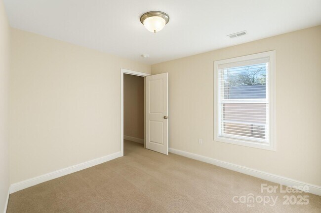 Foto del edificio - 3024 Seymour Dr