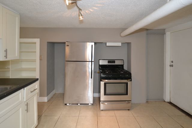 Building Photo - 2043 N Avers Ave