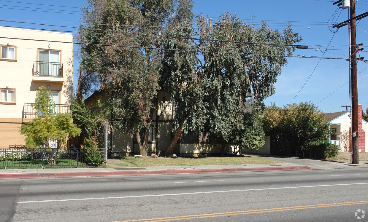 Foto del edificio - 14651 Vanowen St