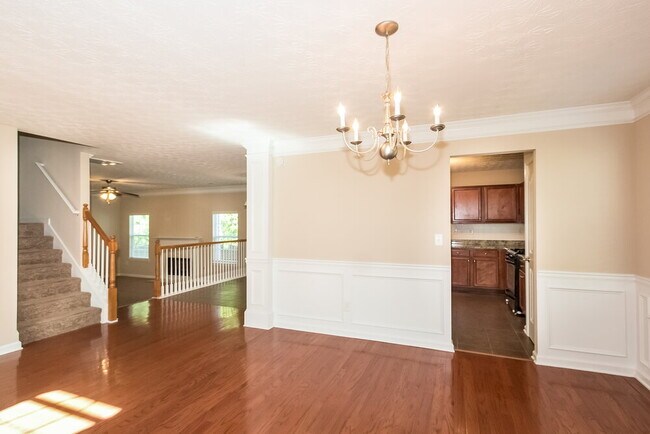 Building Photo - 86 St Charles Pl
