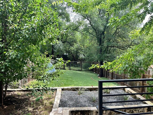 Building Photo - 4806 Ribbecke Ave