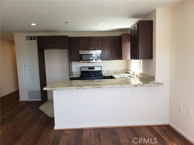 Building Photo - 14537 Archwood St