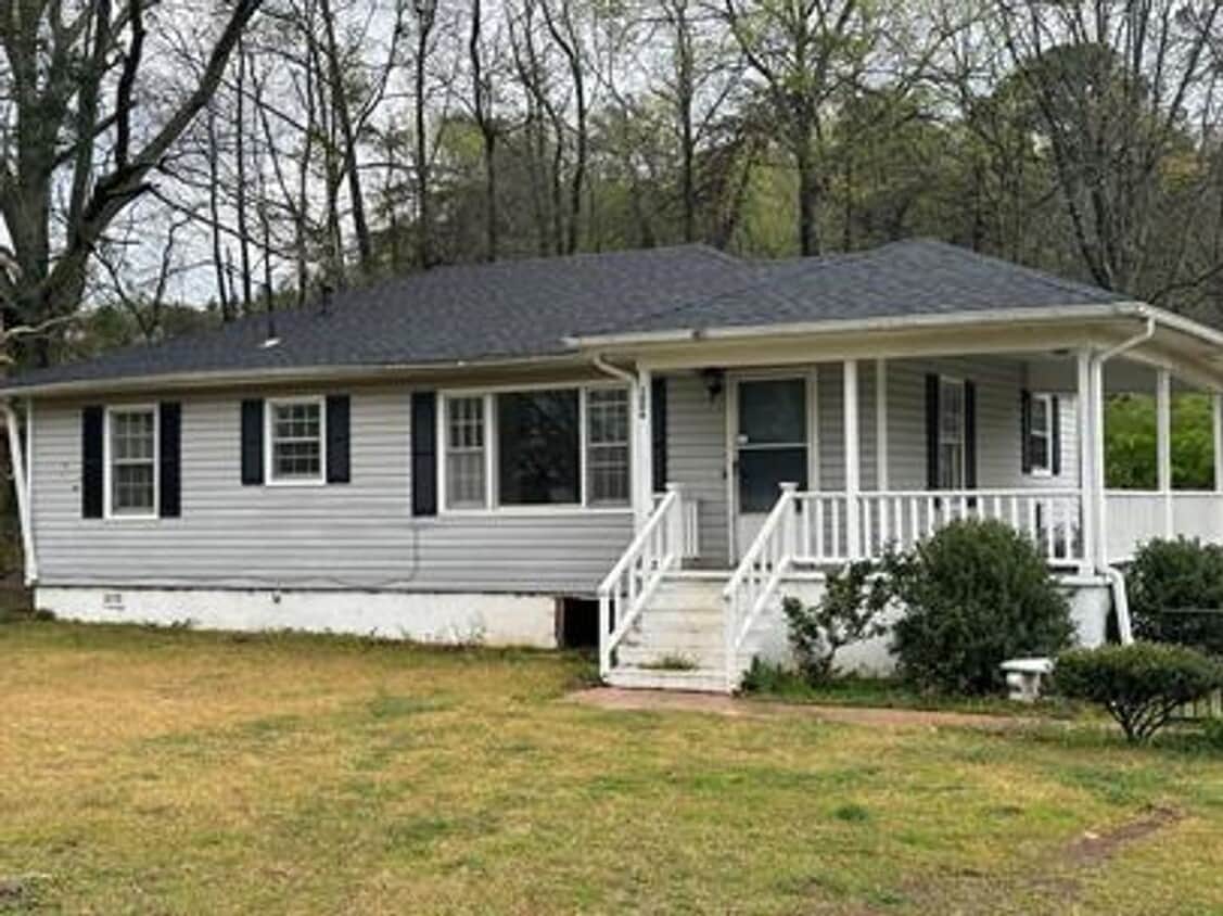 Primary Photo - Bright & Airy 3-Bedroom Home with Deck and...