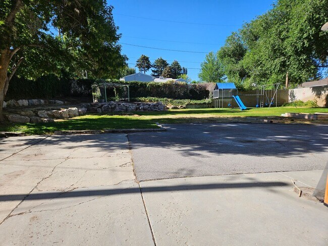 Building Photo - Beautiful 3 Bedroom/2 Bathroom in Bountiful