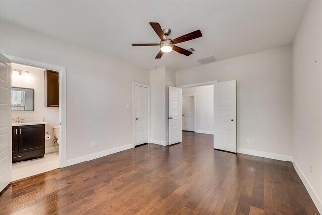 Foto del edificio - 1310 Branchwood Pl