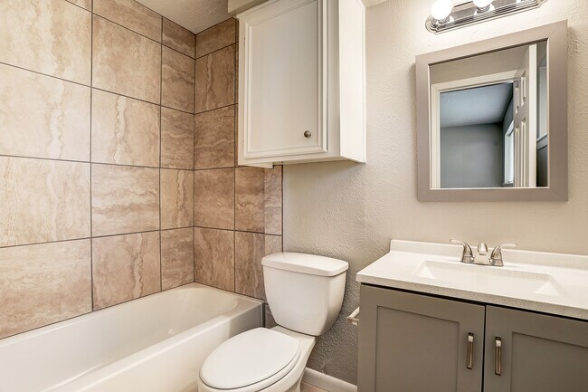 Foto del edificio - 6407 Crestside Dr