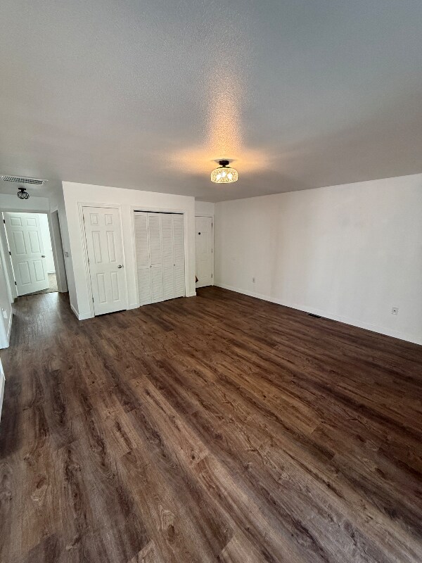 Foto del edificio - 806 N White Barn Rd