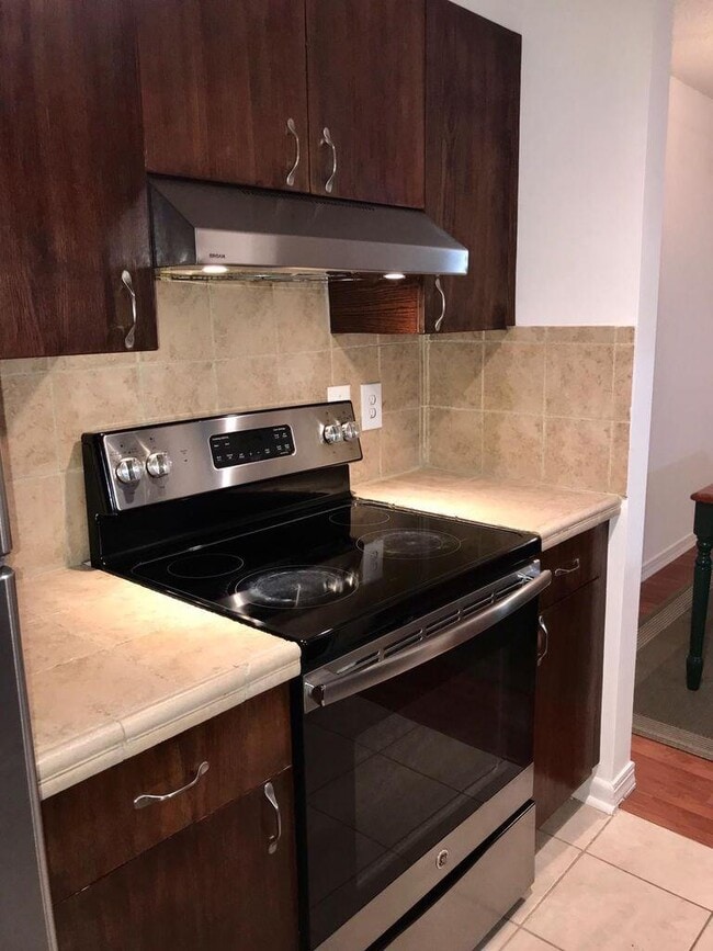 Foto del edificio - 1701 Village Blvd