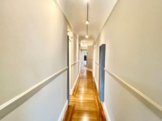 Foto del edificio - Lower Pacific Heights 2BR/2BA Condo With B...