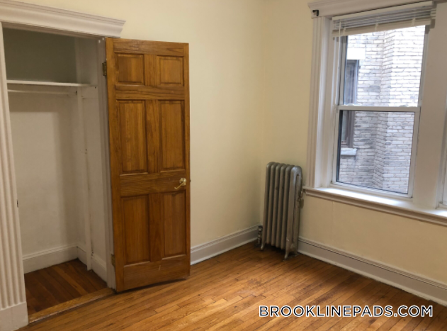 Building Photo - 360 Riverway