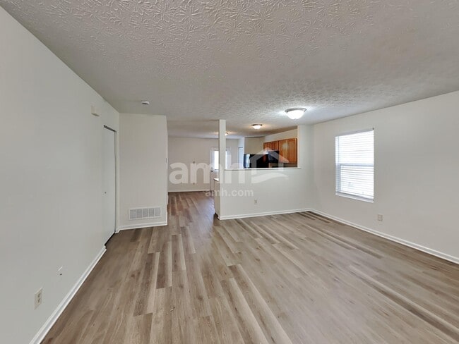 Foto del edificio - 7504 Hemrich Dr