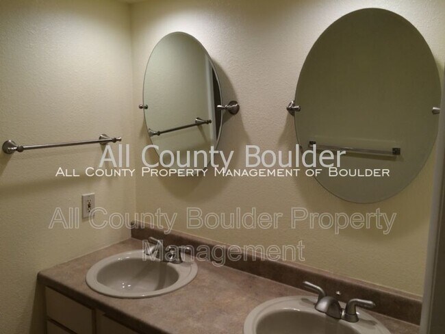 Foto del edificio - 3000 Colorado Ave