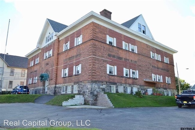 Building Photo - 311 N Main St