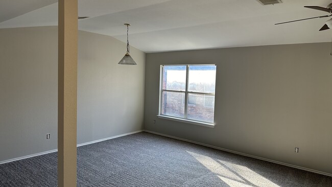 Building Photo - 106 Star of Texas Dr