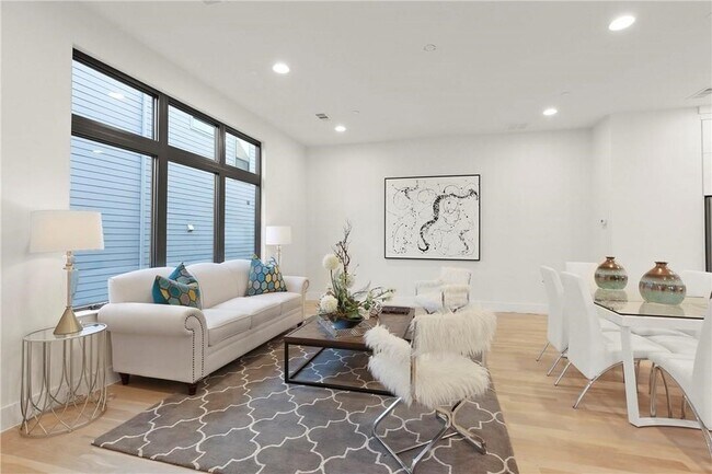 Foto del edificio - 2707 Kimsey Dr