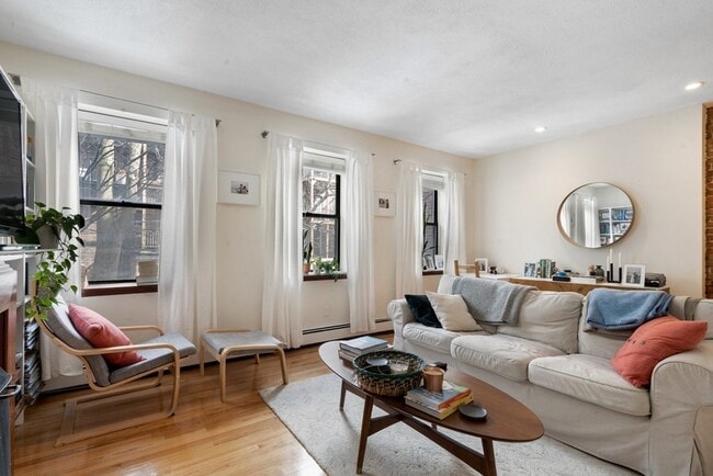 Building Photo - 19 Milford St