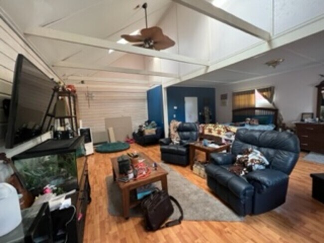 Building Photo - 357 W. Sheridan #2