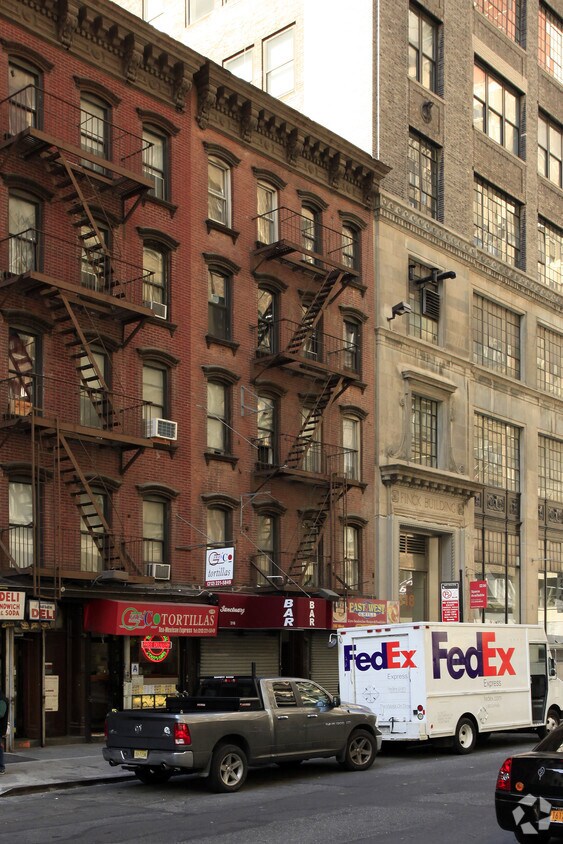 Foto principal - 316 W 39th St
