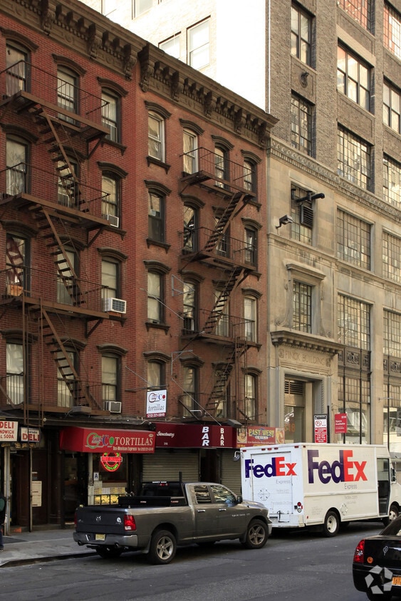 Primary Photo - 316 W 39th St