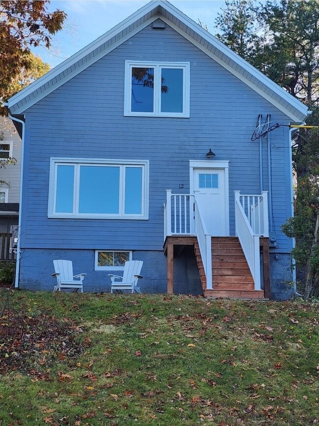 Building Photo - 12 Woodbury Dr