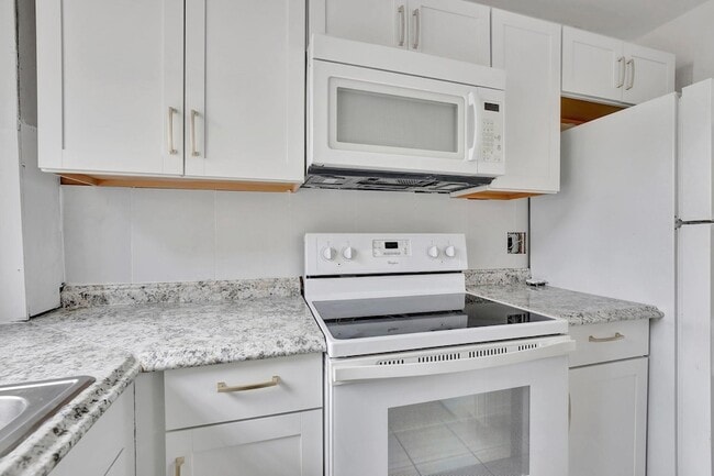 Building Photo - 2350 NE 14th Street Causeway