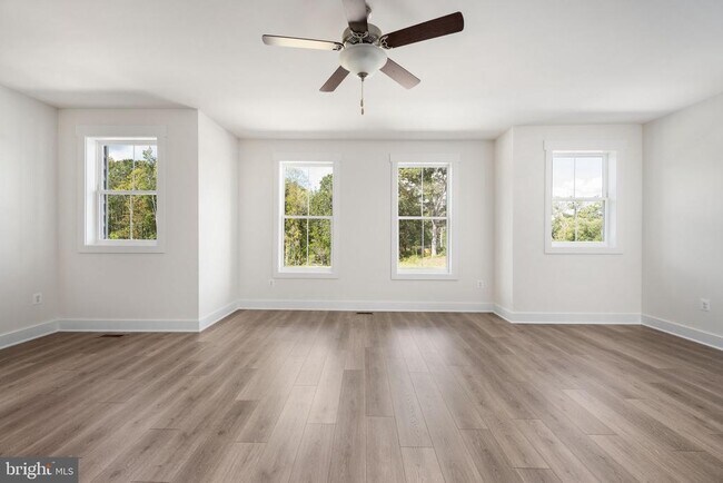 Foto del edificio - 354 Evermore Ln