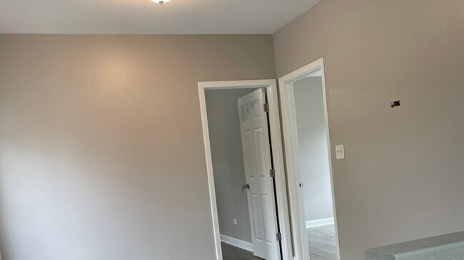 Building Photo - 8422 S Buffalo Ave